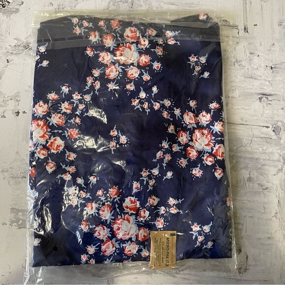 Morgan Lane Allie Robe - Navy Floral - Picture 2 of 6